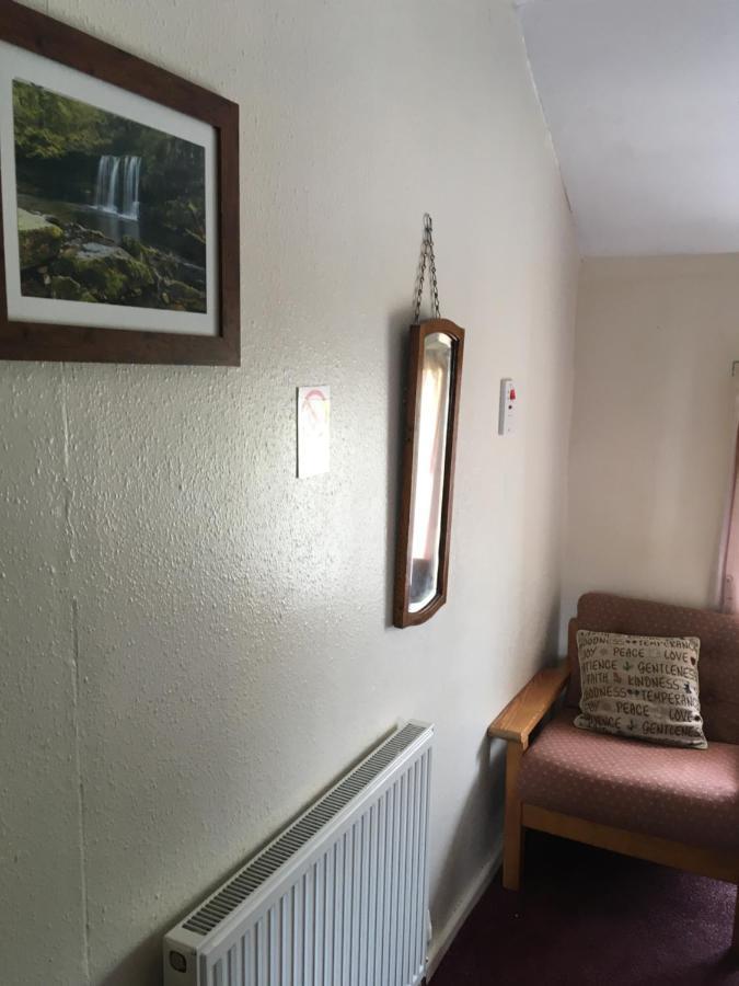 Pantyrathro International Hostel Carmarthen Buitenkant foto