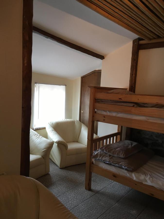 Pantyrathro International Hostel Carmarthen Buitenkant foto